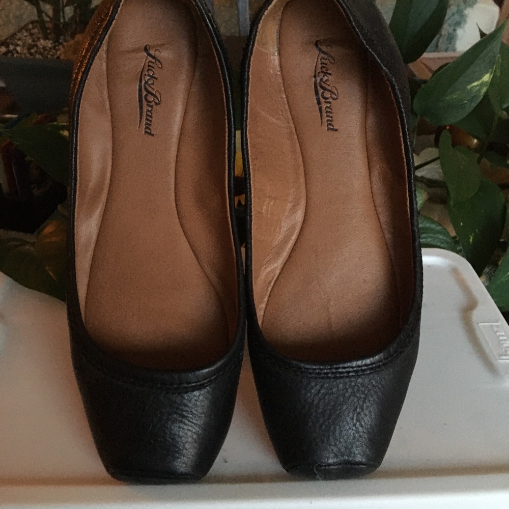 Lucky brand boxed toe flat size 9